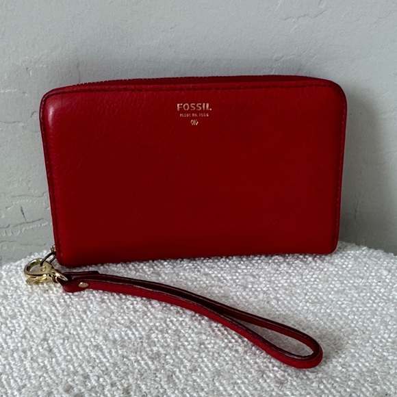 FOSSIL Red Leather Zip Wallet Wristlet - Picture 1 of 6